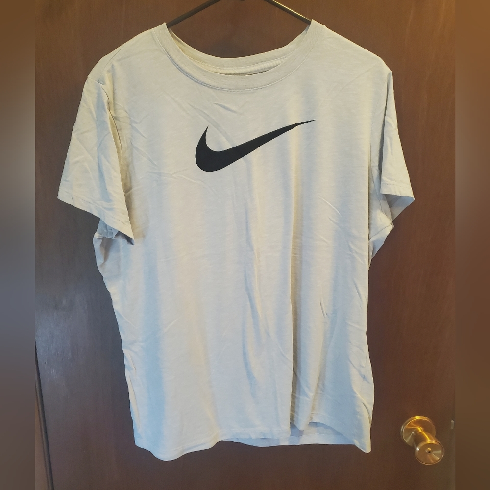 Women's nike tshirt